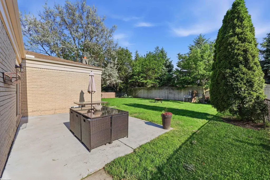 15366 Van Meter Drive Macomb Township MI 48044