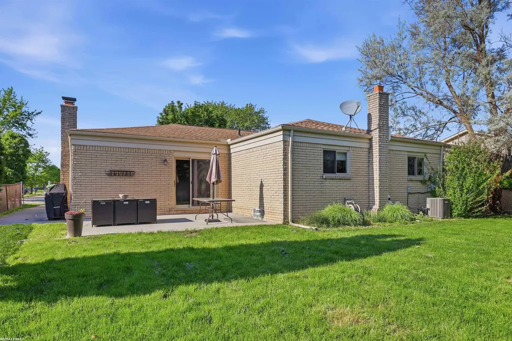 15366 Van Meter Drive Macomb Township MI 48044
