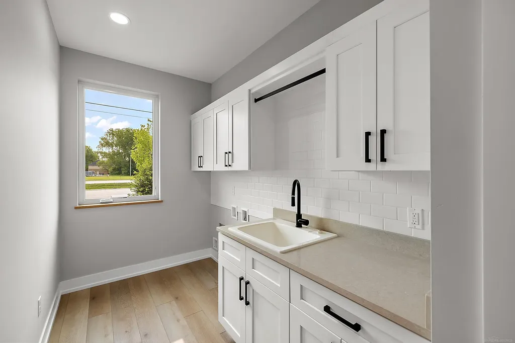 5874 Heights Drive Sterling Heights City MI 48314