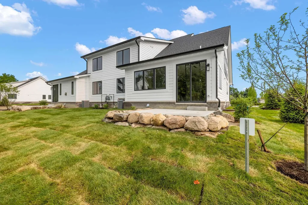5874 Heights Drive Sterling Heights City MI 48314