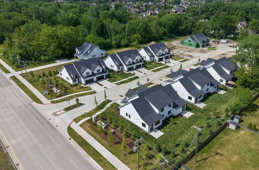 5874 Heights Drive Sterling Heights City MI 48314
