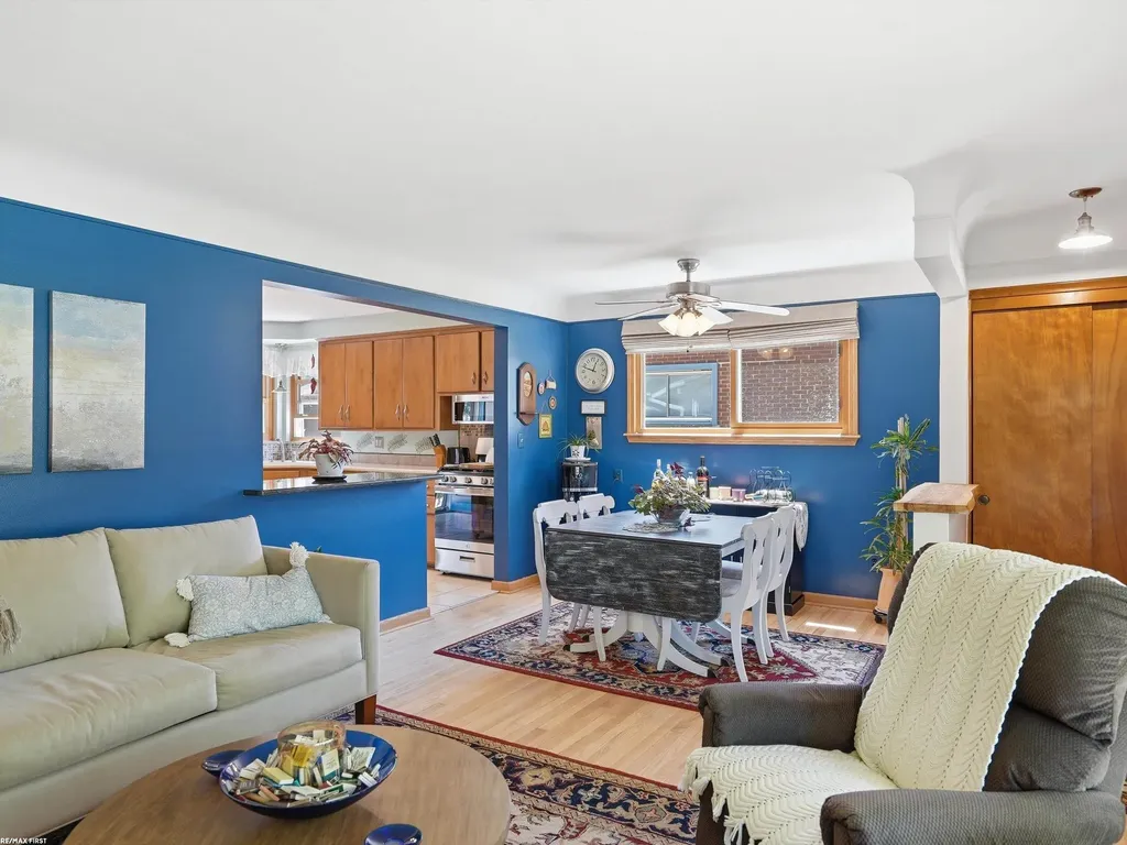 32448 Saint Annes Drive Warren City MI 48092