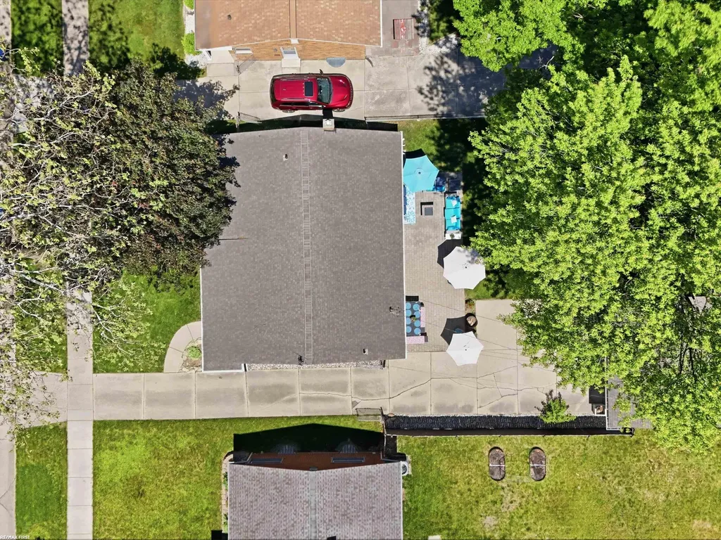 32448 Saint Annes Drive Warren City MI 48092