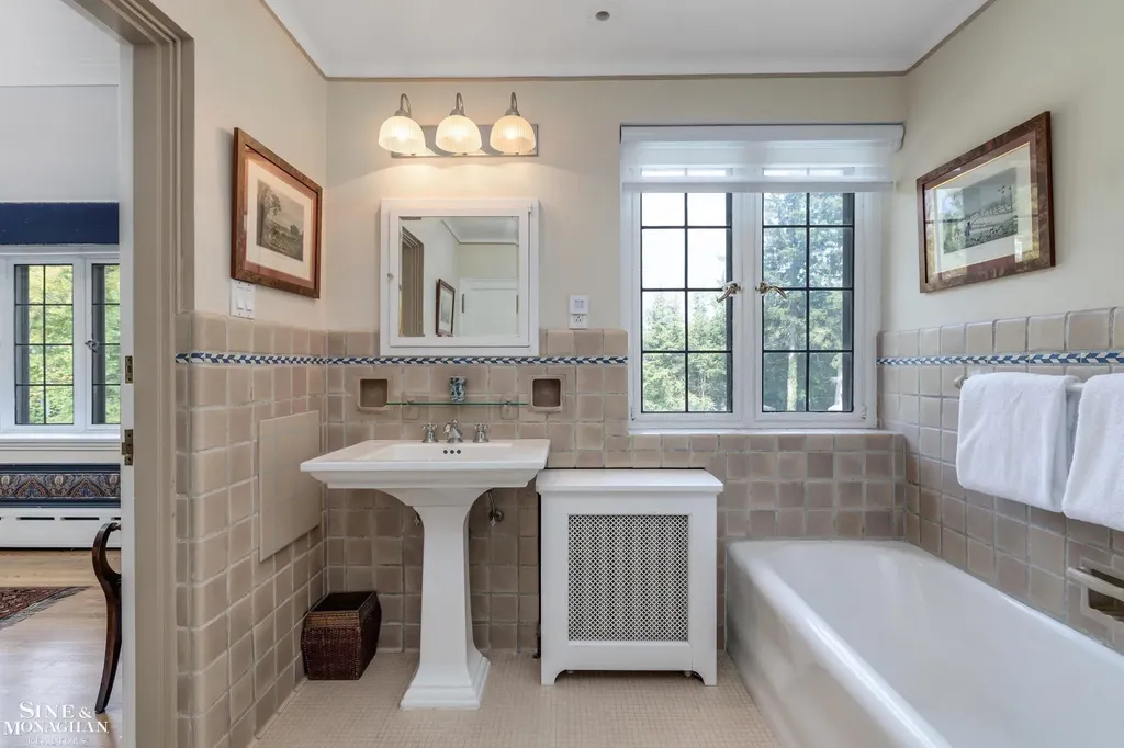 257 Ridge Road Grosse Pointe Farms City MI 48236