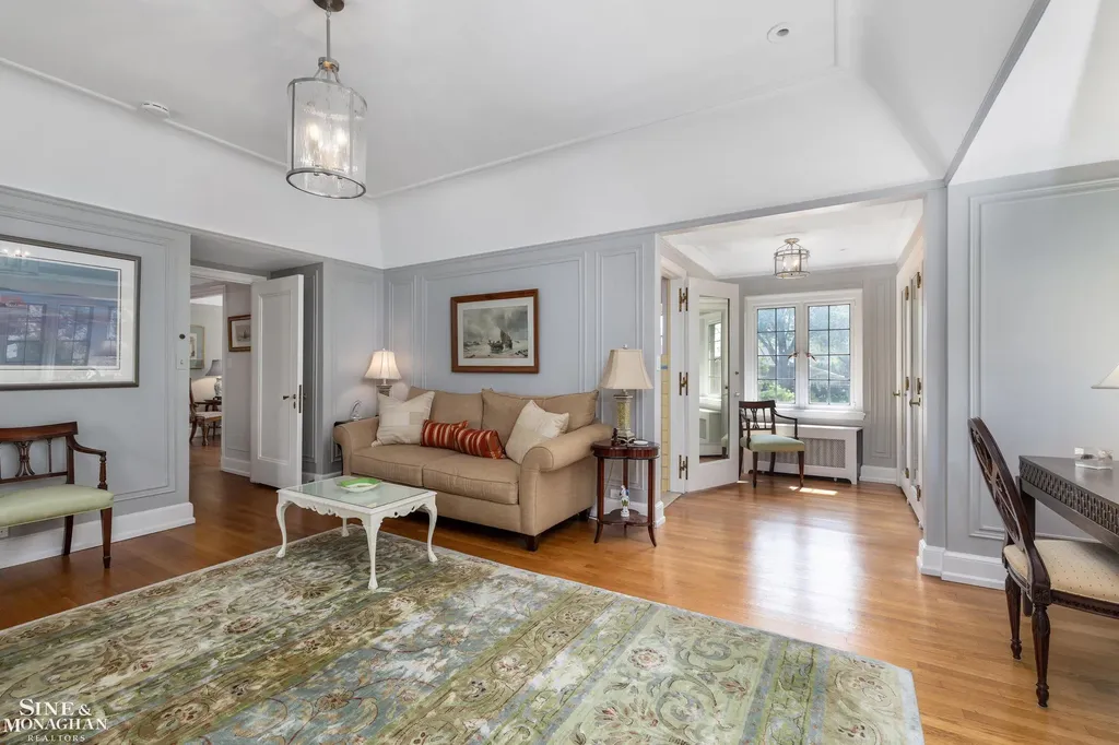 257 Ridge Road Grosse Pointe Farms City MI 48236