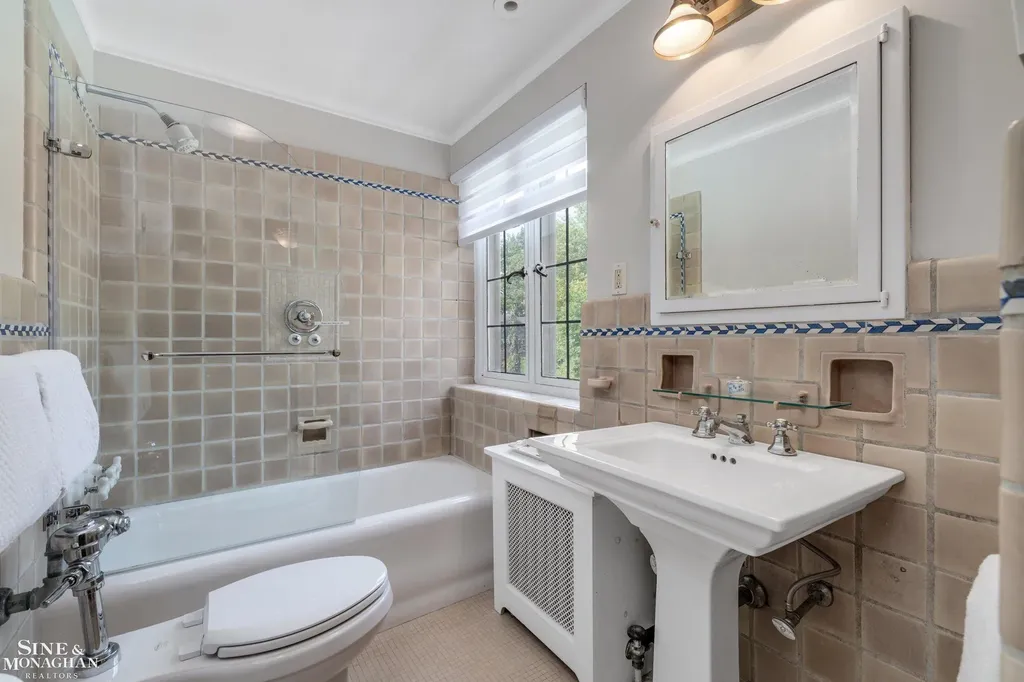 257 Ridge Road Grosse Pointe Farms City MI 48236