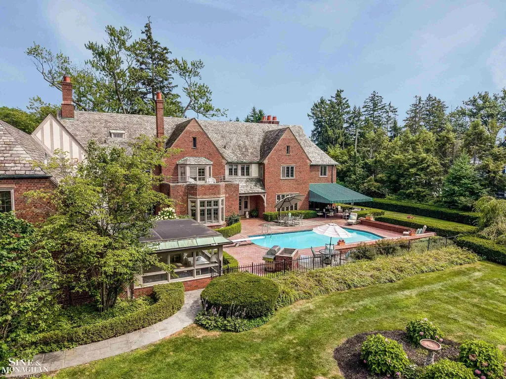 257 Ridge Road Grosse Pointe Farms City MI 48236