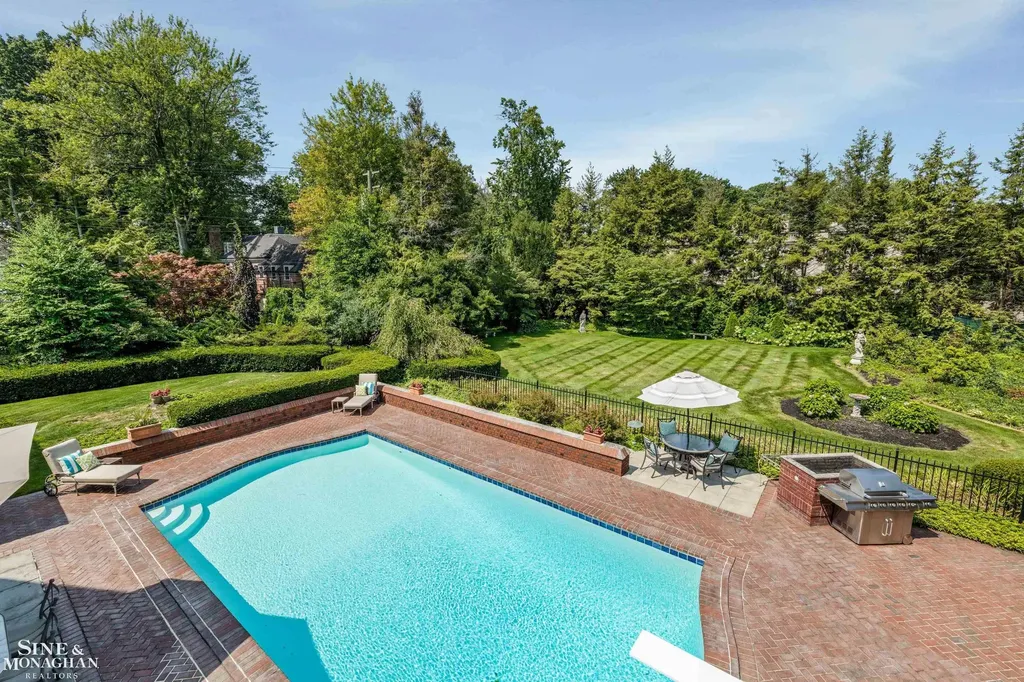 257 Ridge Road Grosse Pointe Farms City MI 48236