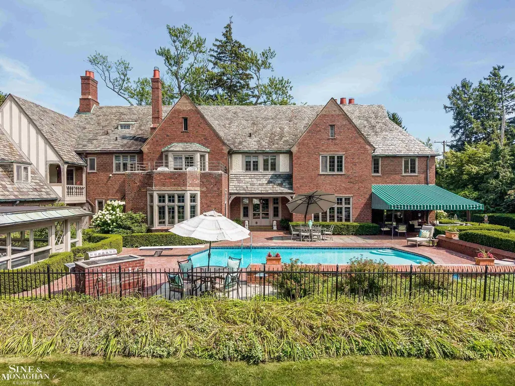257 Ridge Road Grosse Pointe Farms City MI 48236
