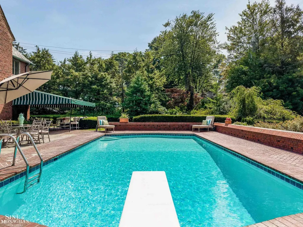 257 Ridge Road Grosse Pointe Farms City MI 48236