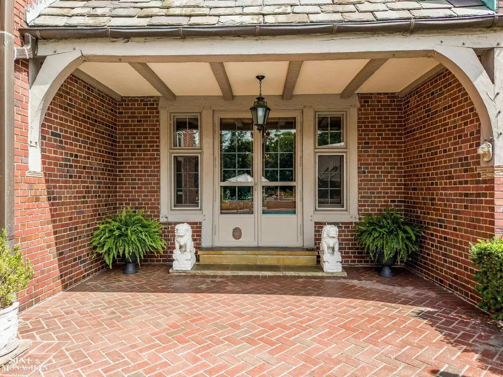 257 Ridge Road Grosse Pointe Farms City MI 48236