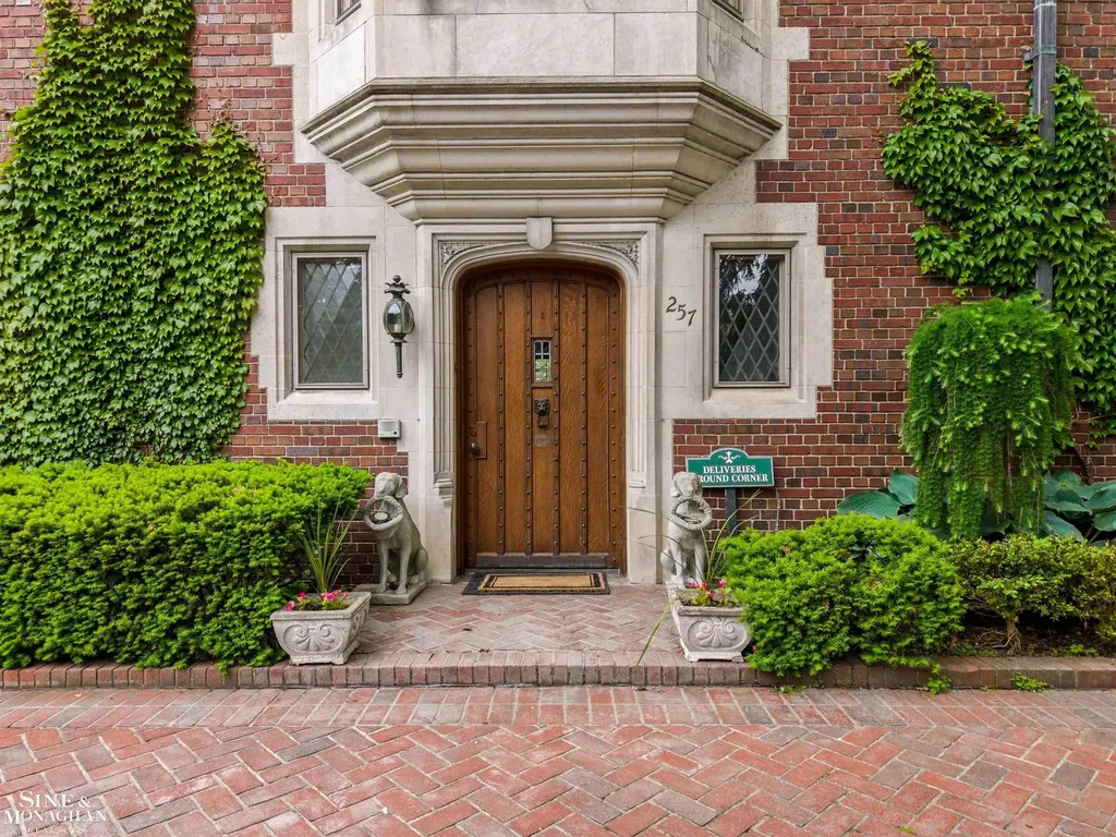 257 Ridge Road Grosse Pointe Farms City MI 48236