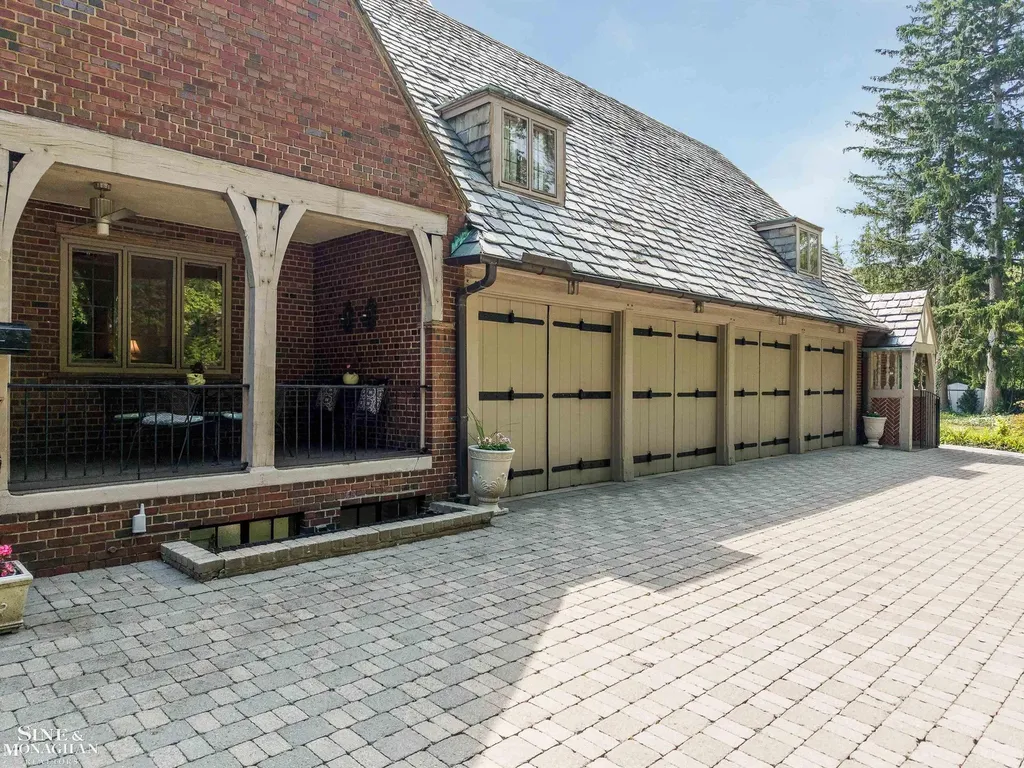 257 Ridge Road Grosse Pointe Farms City MI 48236