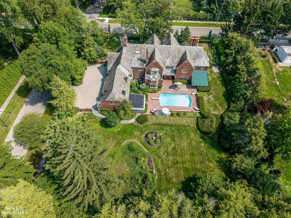 257 Ridge Road Grosse Pointe Farms City MI 48236