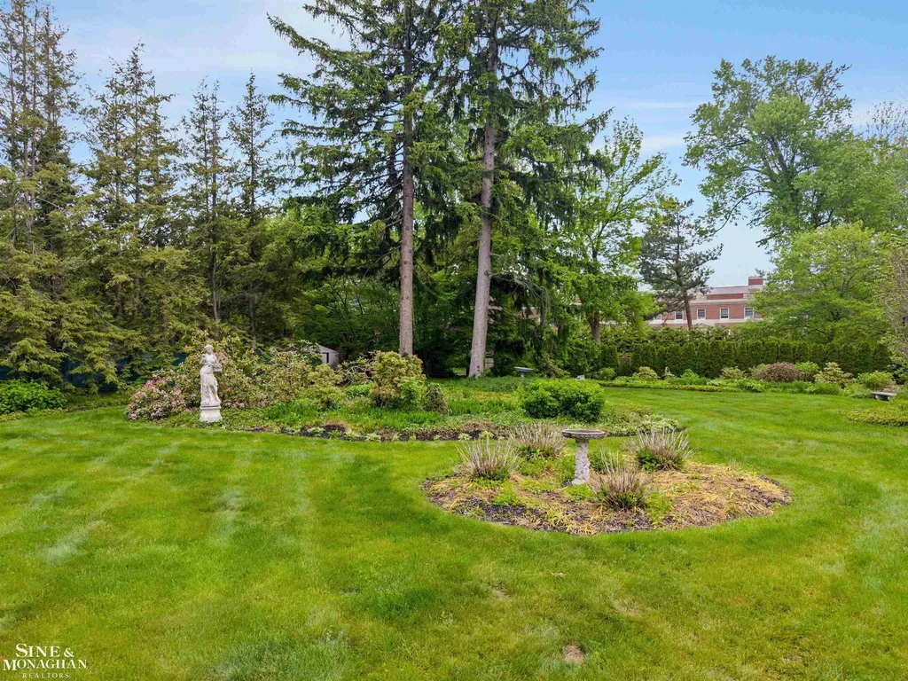 257 Ridge Road Grosse Pointe Farms City MI 48236