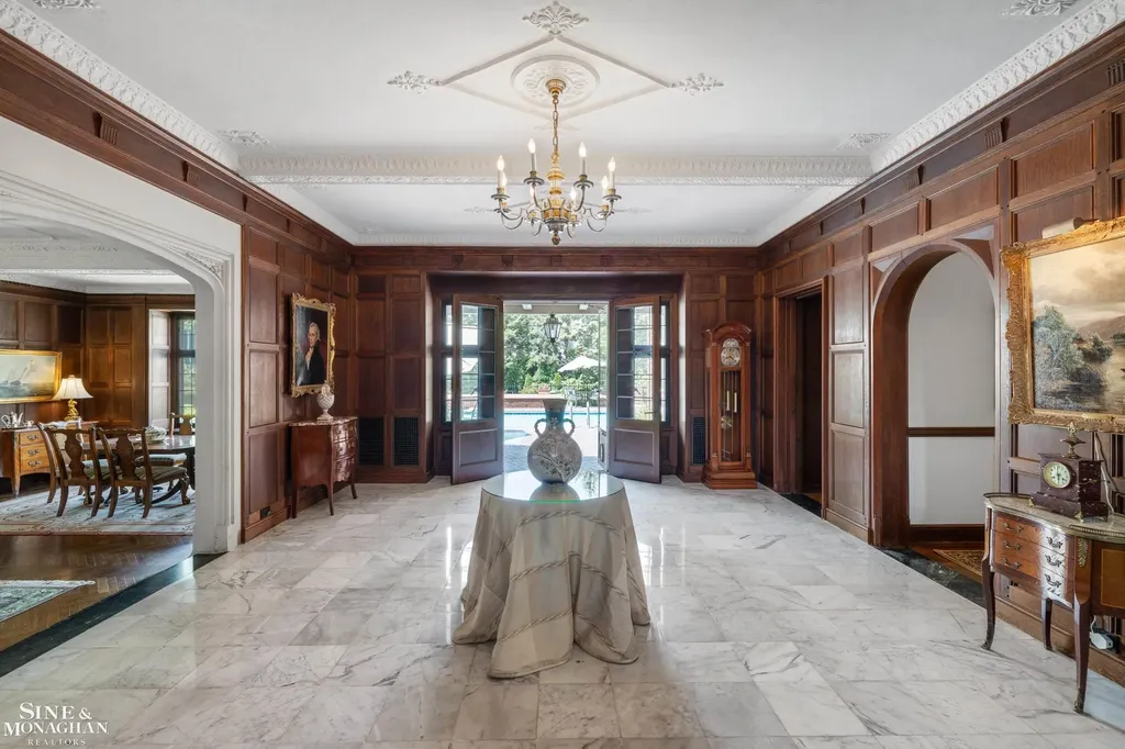 257 Ridge Road Grosse Pointe Farms City MI 48236