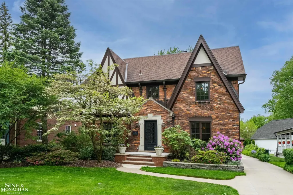 1251 Yorkshire Road Grosse Pointe Park City MI 48230