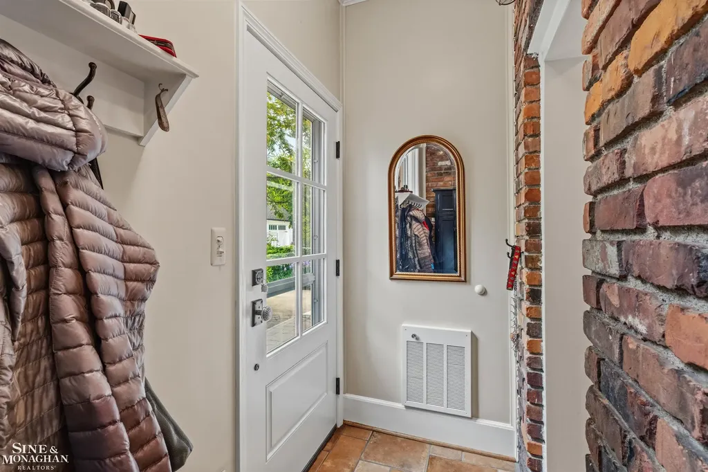 1251 Yorkshire Road Grosse Pointe Park City MI 48230