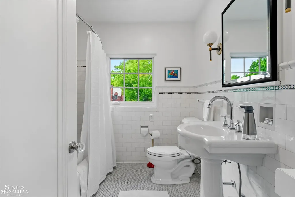 1251 Yorkshire Road Grosse Pointe Park City MI 48230