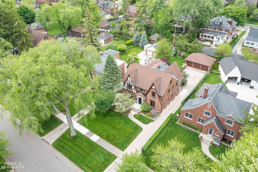 1251 Yorkshire Road Grosse Pointe Park City MI 48230