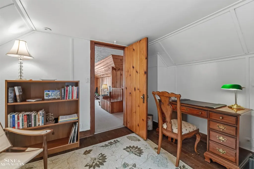 1251 Yorkshire Road Grosse Pointe Park City MI 48230