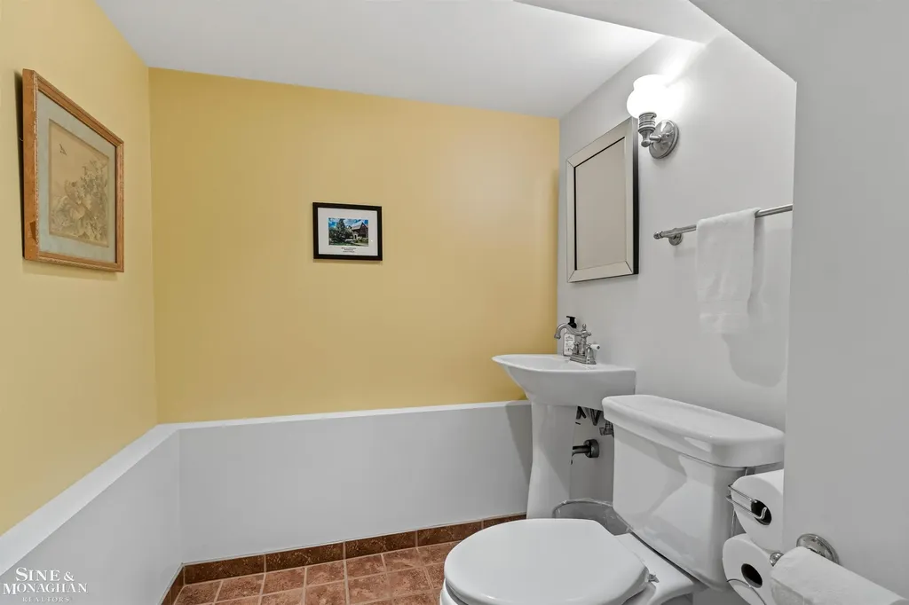 1251 Yorkshire Road Grosse Pointe Park City MI 48230