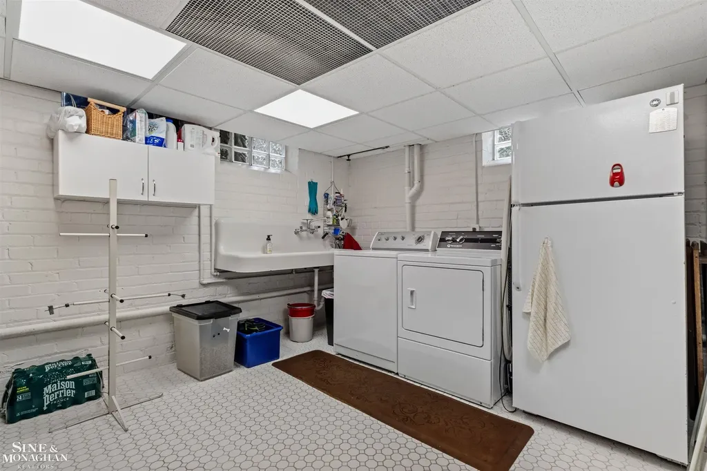 1251 Yorkshire Road Grosse Pointe Park City MI 48230