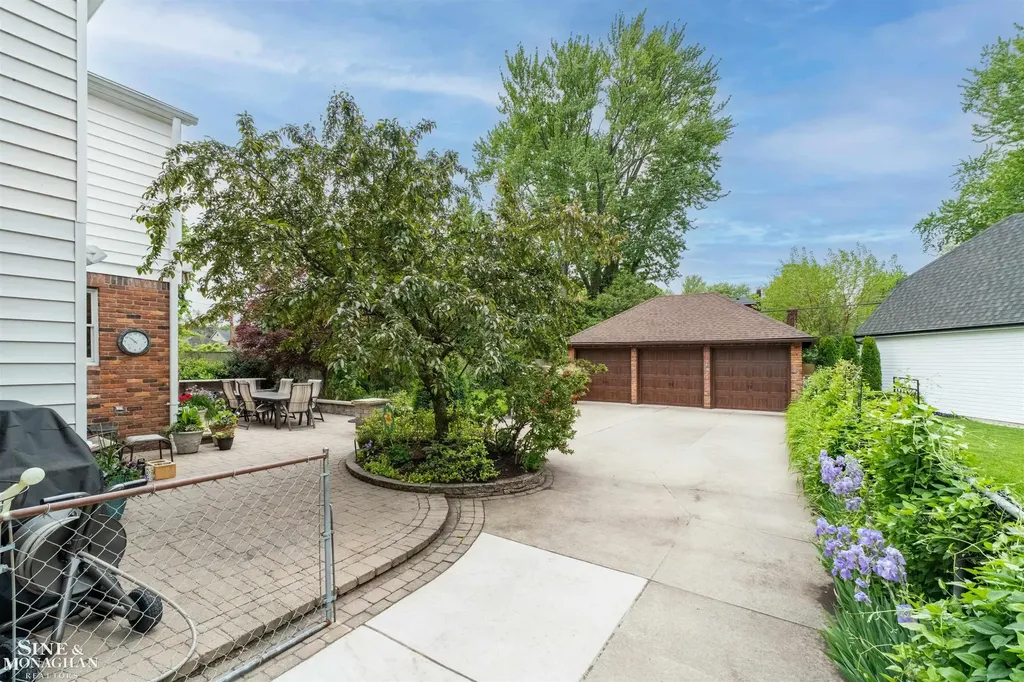 1251 Yorkshire Road Grosse Pointe Park City MI 48230