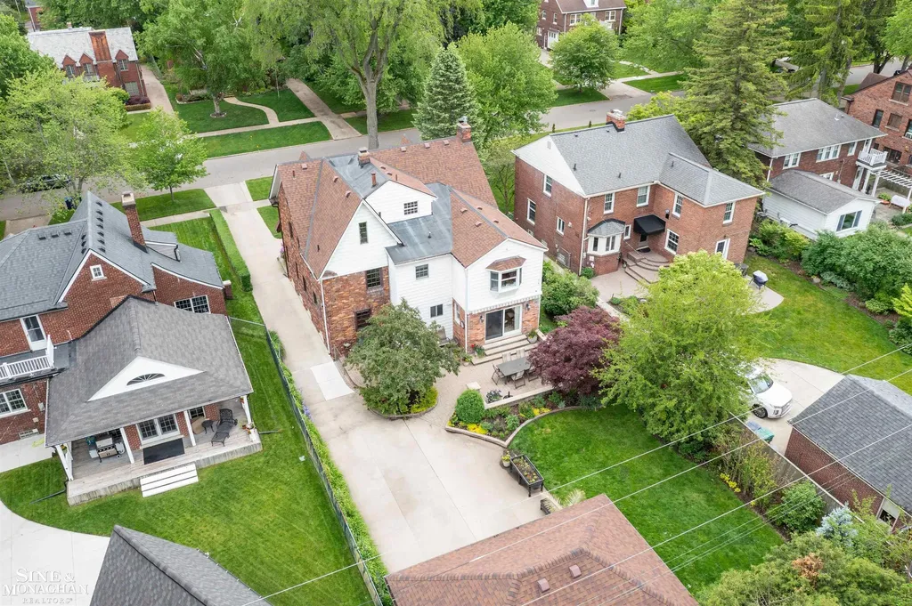 1251 Yorkshire Road Grosse Pointe Park City MI 48230