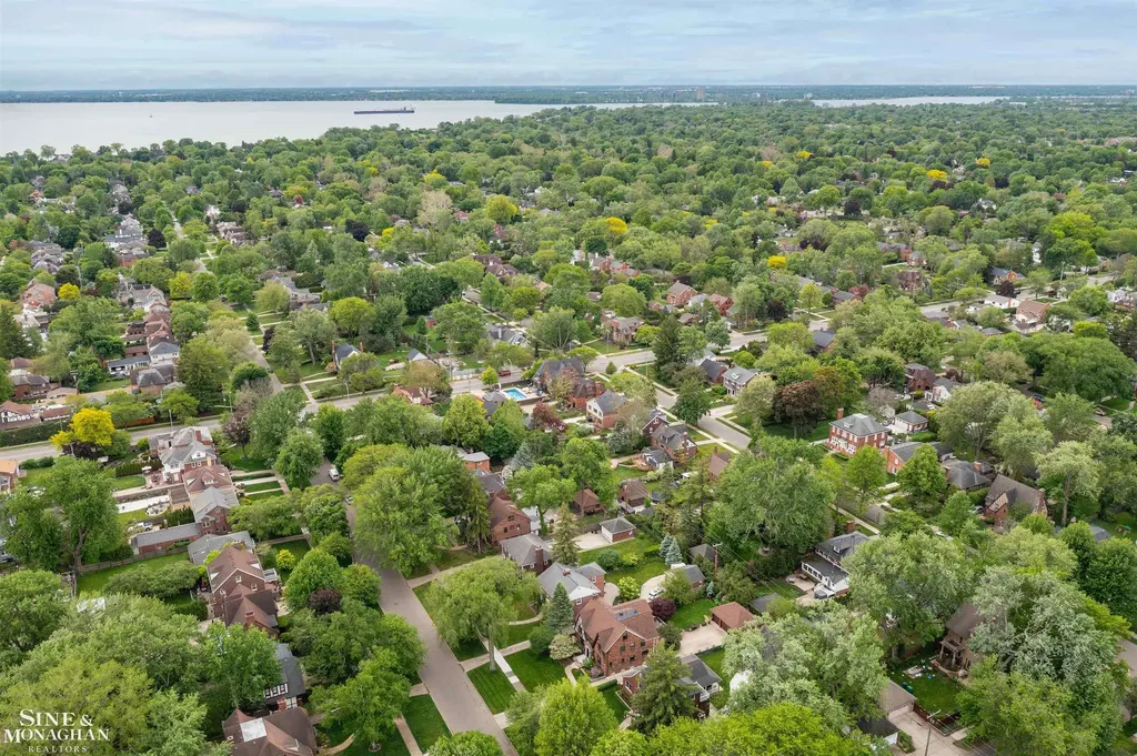 1251 Yorkshire Road Grosse Pointe Park City MI 48230