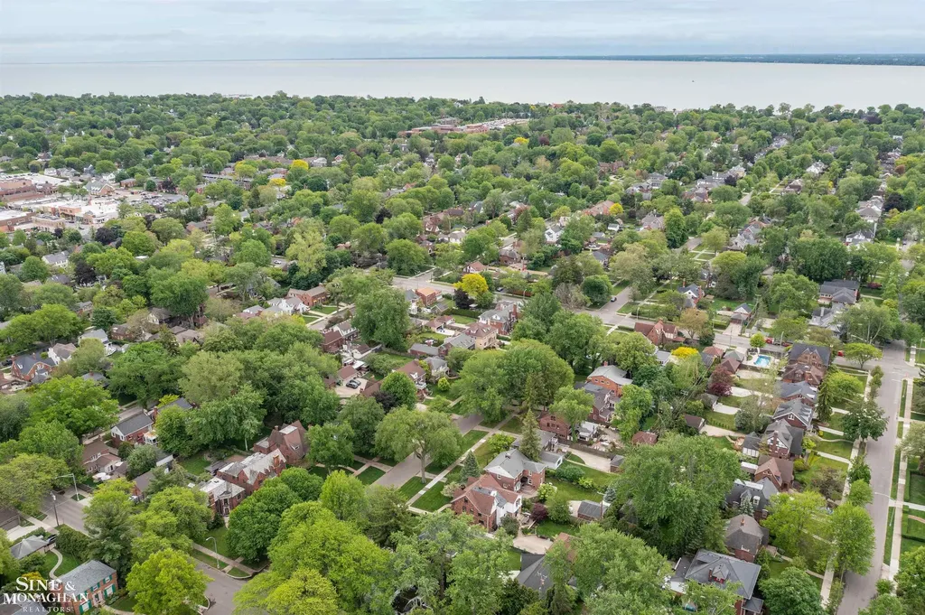 1251 Yorkshire Road Grosse Pointe Park City MI 48230