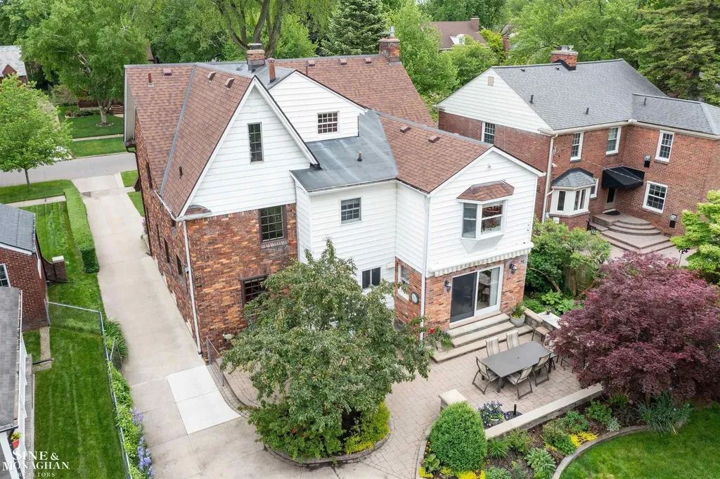 1251 Yorkshire Road Grosse Pointe Park City MI 48230