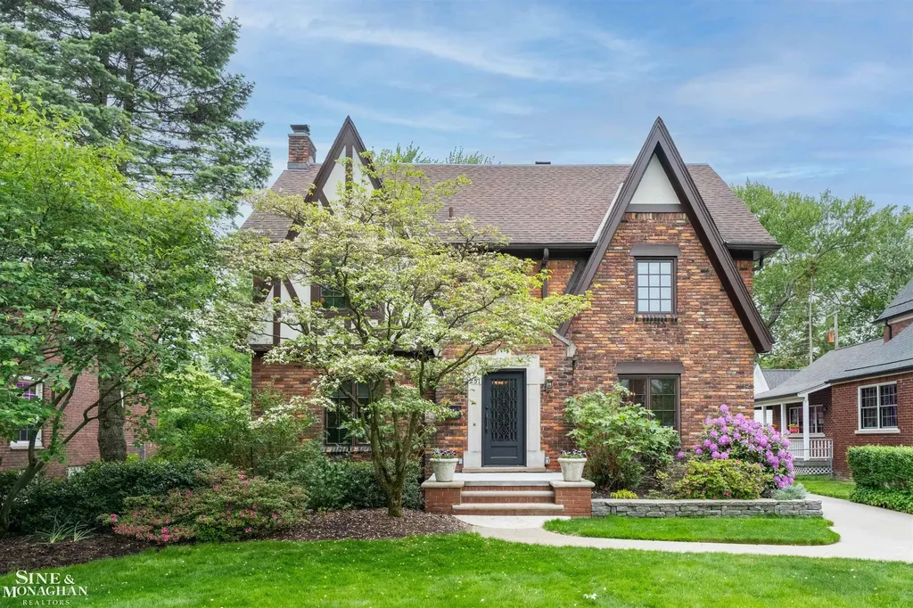 1251 Yorkshire Road Grosse Pointe Park City MI 48230