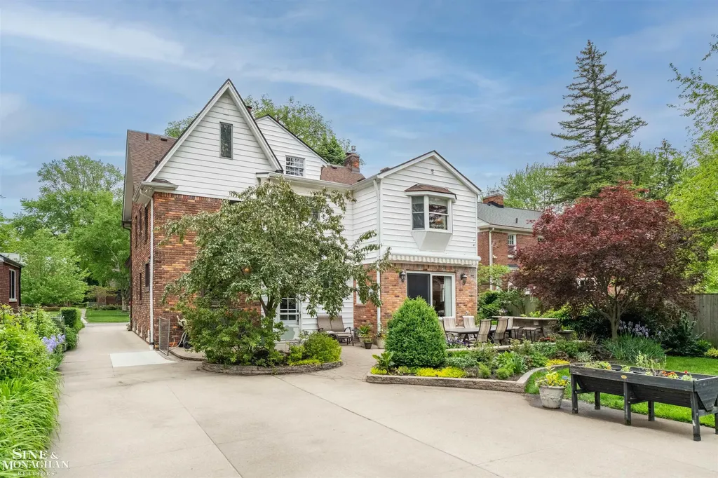 1251 Yorkshire Road Grosse Pointe Park City MI 48230