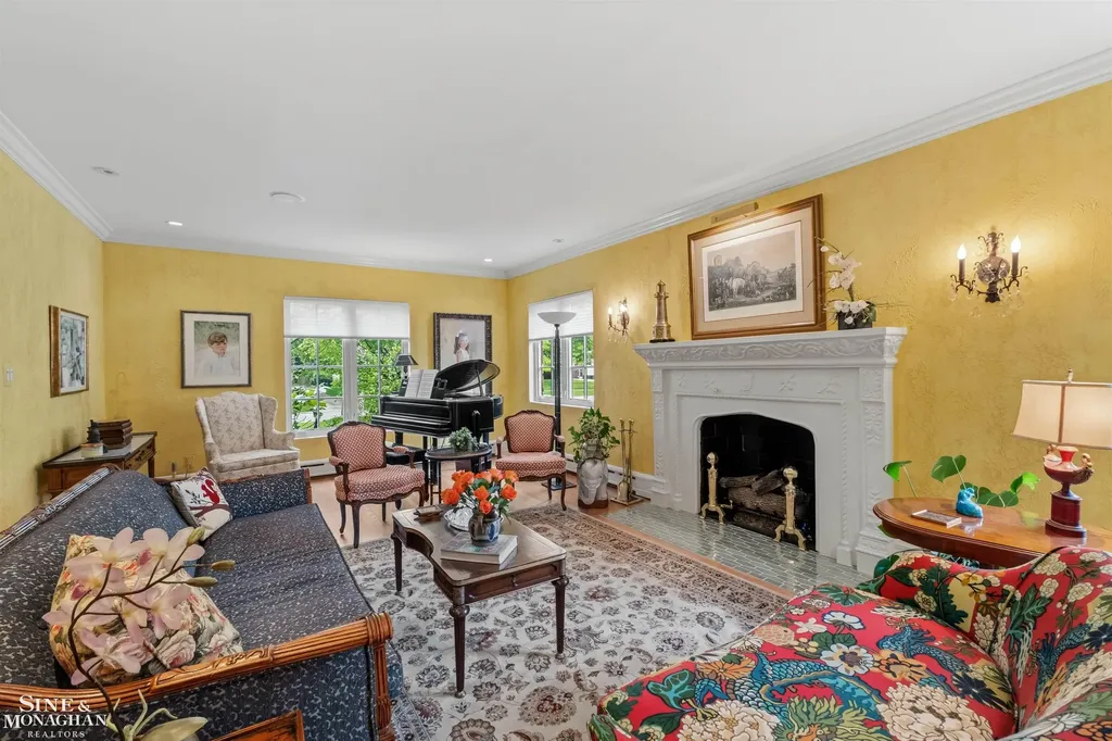 1251 Yorkshire Road Grosse Pointe Park City MI 48230
