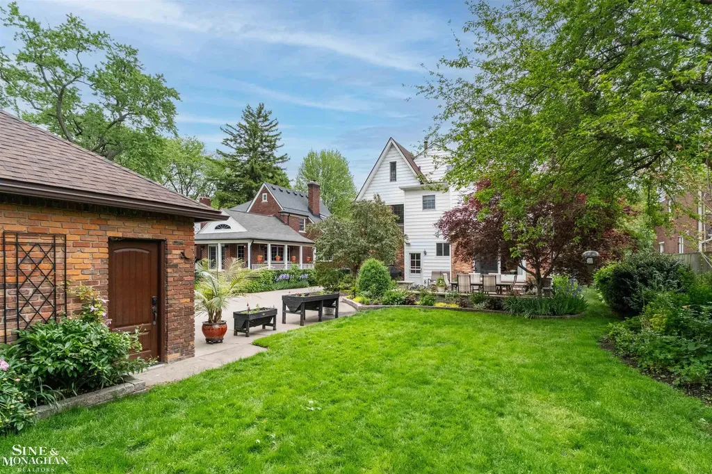 1251 Yorkshire Road Grosse Pointe Park City MI 48230