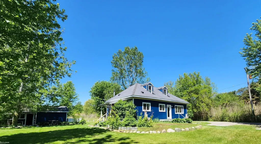 5045 Parker Road Fort Gratiot Charter Township MI 48059