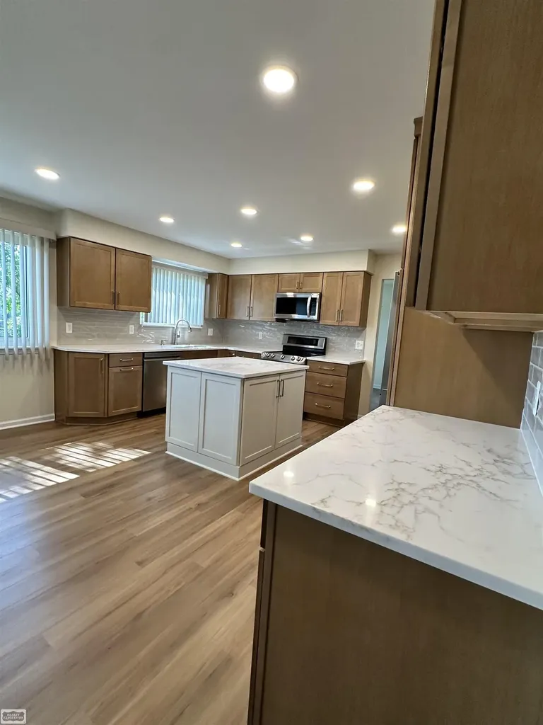 36171 Pompano Drive Sterling Heights City MI 48310