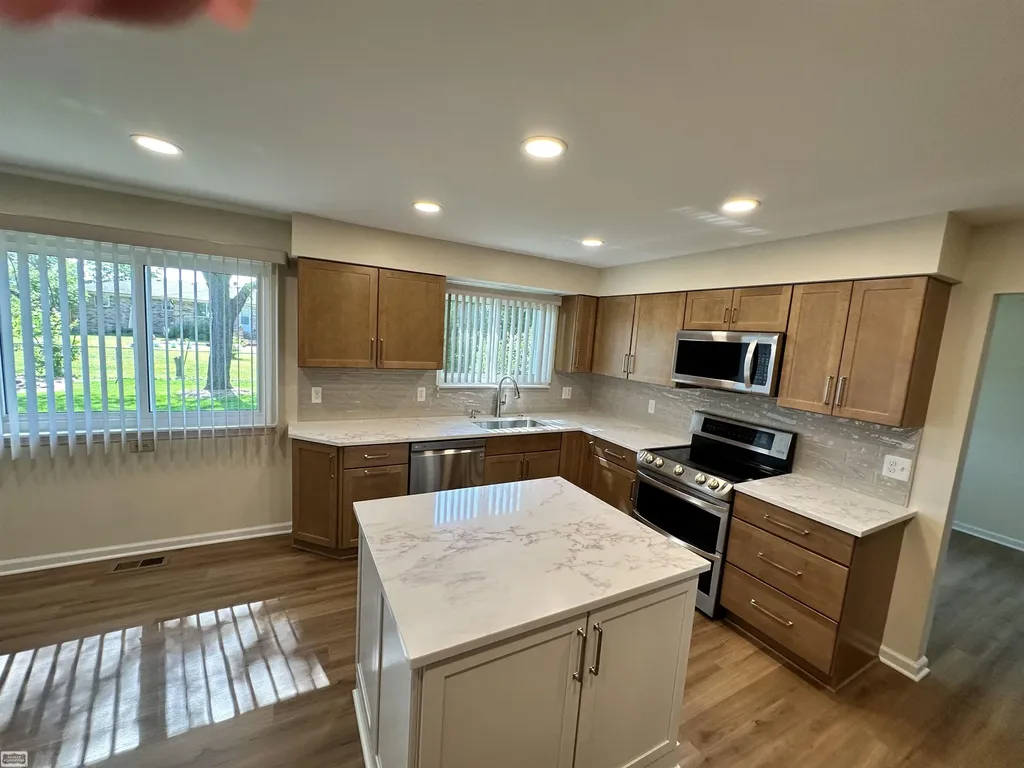 36171 Pompano Drive Sterling Heights City MI 48310