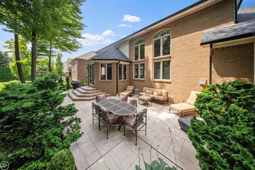 13046 Partridge Run Drive Shelby Charter Township MI 48315