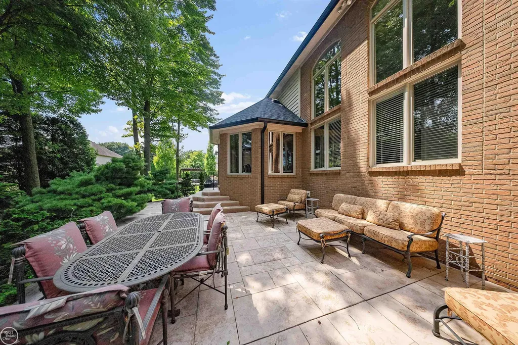 13046 Partridge Run Drive Shelby Charter Township MI 48315