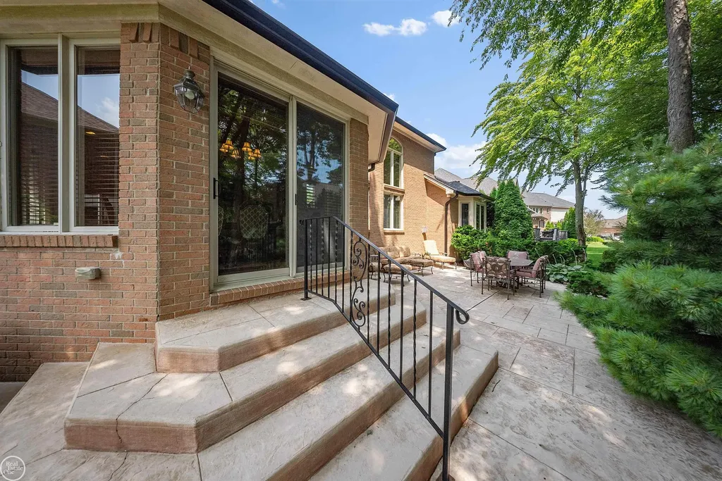 13046 Partridge Run Drive Shelby Charter Township MI 48315