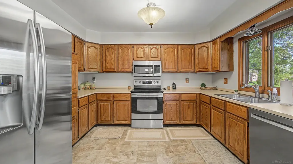 53240 Hillside Drive Shelby Charter Township MI 48316