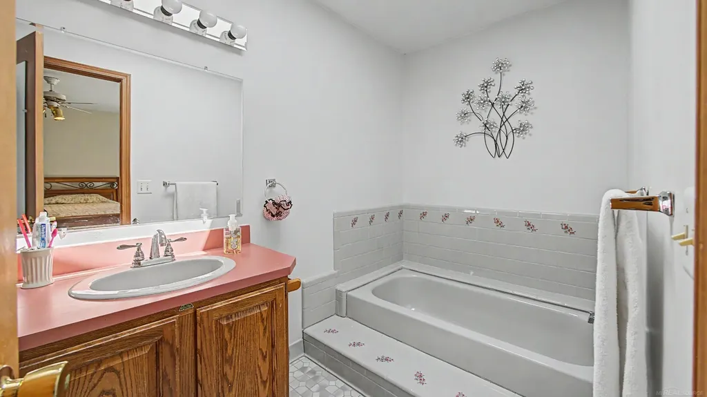 53240 Hillside Drive Shelby Charter Township MI 48316