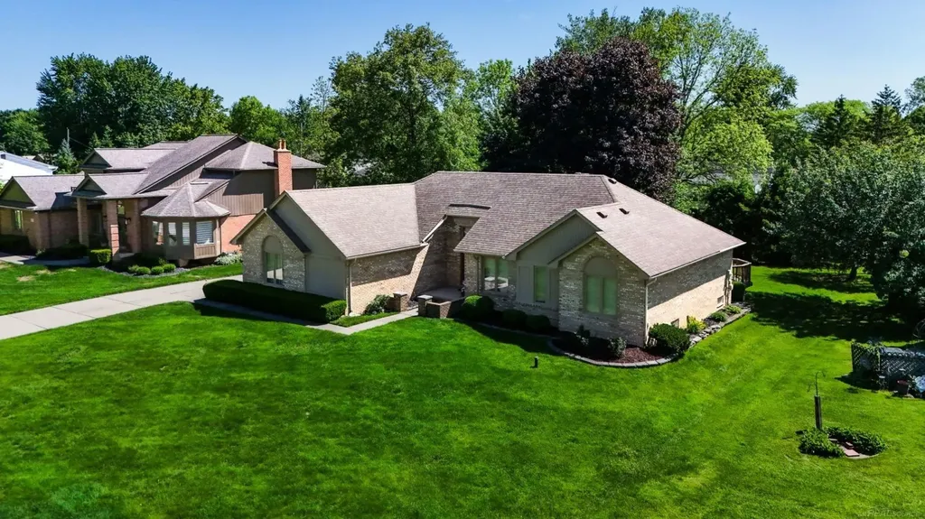 53240 Hillside Drive Shelby Charter Township MI 48316