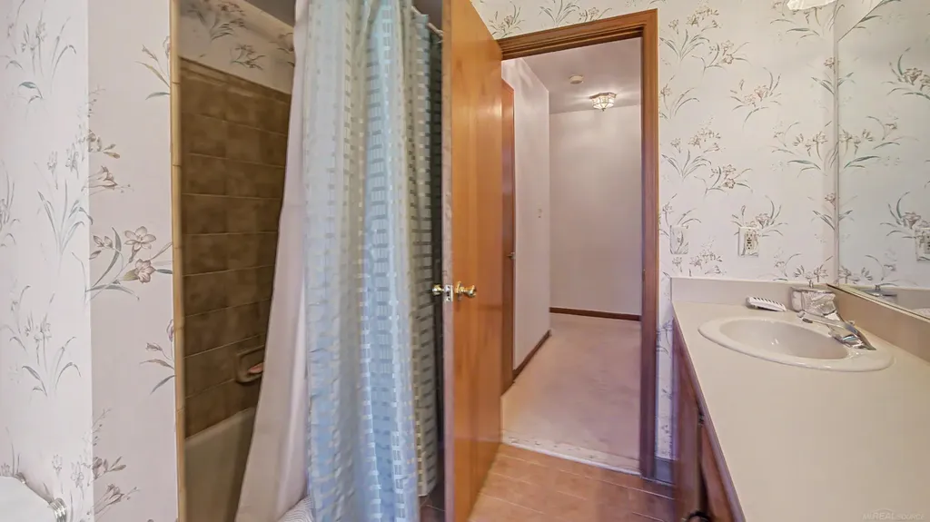 53240 Hillside Drive Shelby Charter Township MI 48316