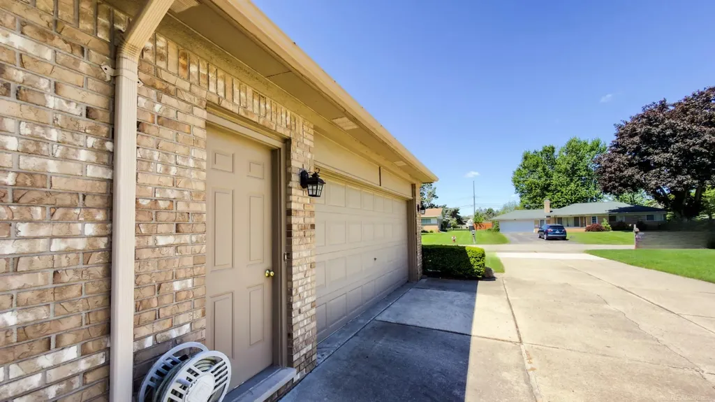 53240 Hillside Drive Shelby Charter Township MI 48316