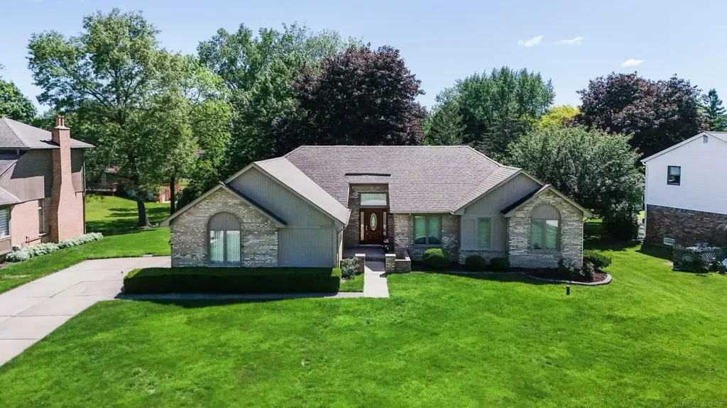53240 Hillside Drive Shelby Charter Township MI 48316