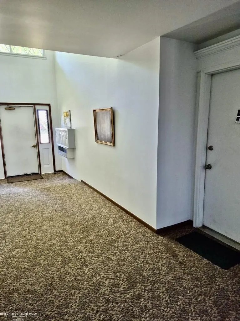 22870 E 9 Mile Road St. Clair Shores City MI 48080