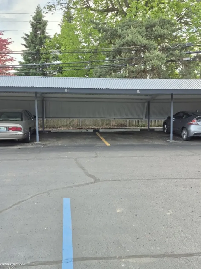 22870 E 9 Mile Road St. Clair Shores City MI 48080